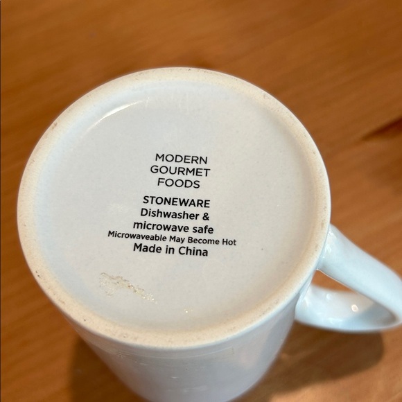 Christmas Coffee Cup Mug. Santa Please Stop Here. White and Red. - Picture 5 of 7